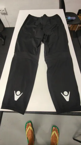 Pantalón chándal Macron negro