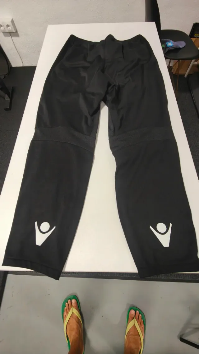 Pantalón chándal Macron negro