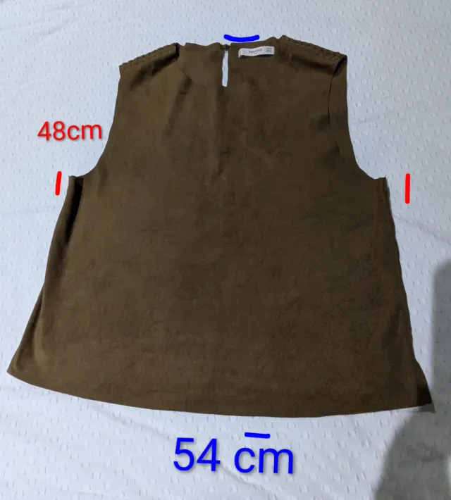 Top sin mangas ante detalle hombros