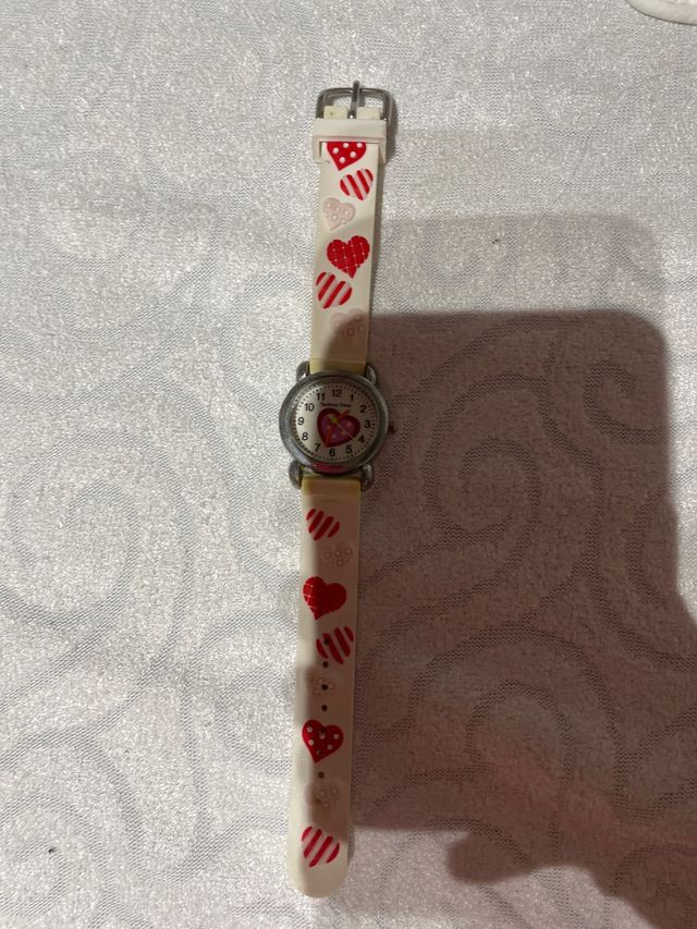 Reloj infantil con corazones