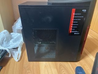 Caja PC Acer Nitro con componentes