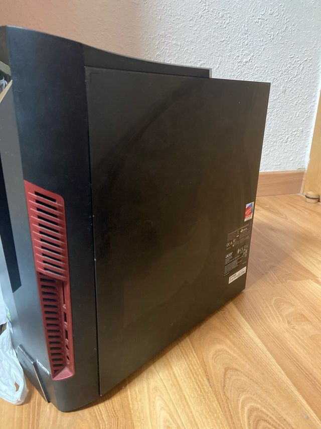 Caja PC Acer Nitro con componentes