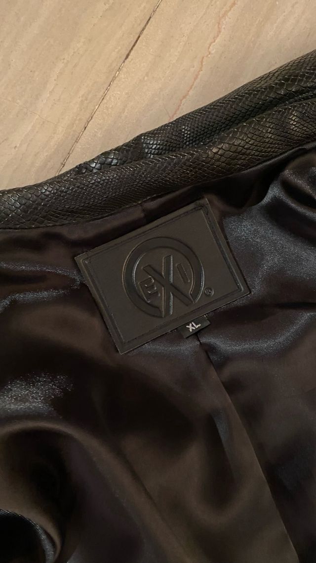 Chaqueta de cuero brillante caballero