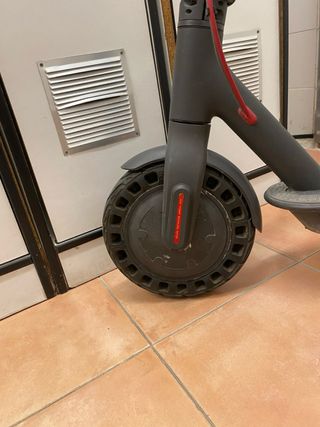 Patinete eléctrico Xiaomi con su cargador original