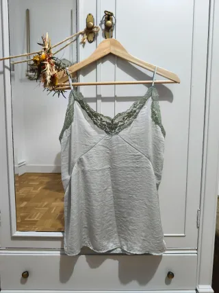 Top lencero con encaje