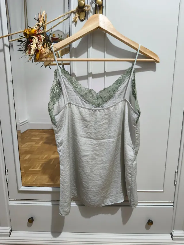 Top lencero con encaje