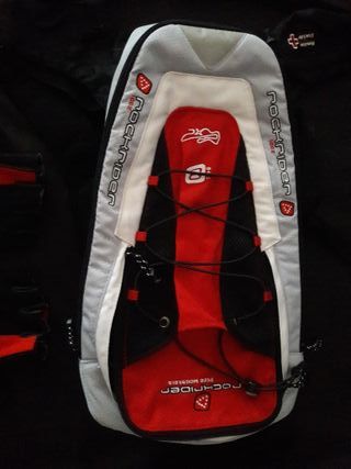 Mochila ciclista Rockrider y guantes