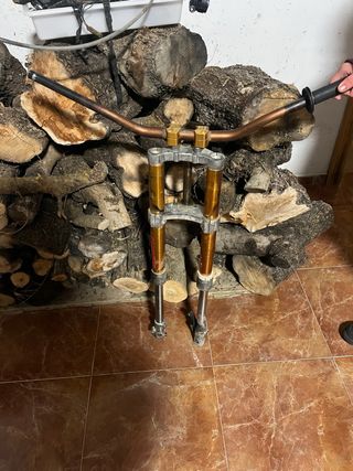 Horquillas invertidas Showa con manillar