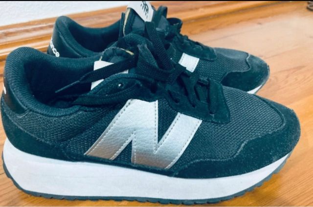 New Balance 237 Negras Plata