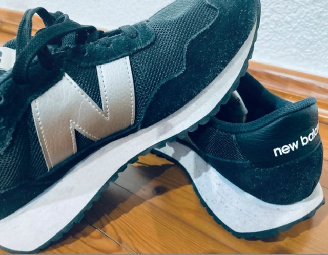 New Balance 237 Negras Plata