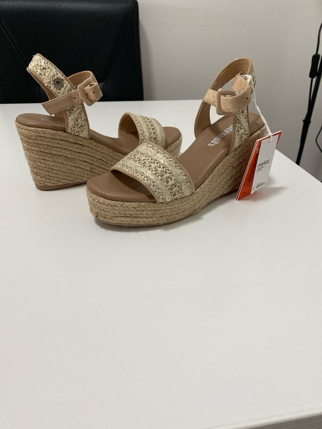 Sandalia Refresh Plataforma Beige Talla 36