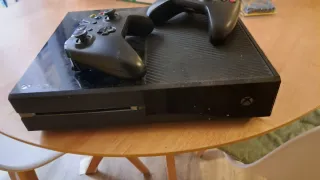 Xbox One Negra + 2 Mandos