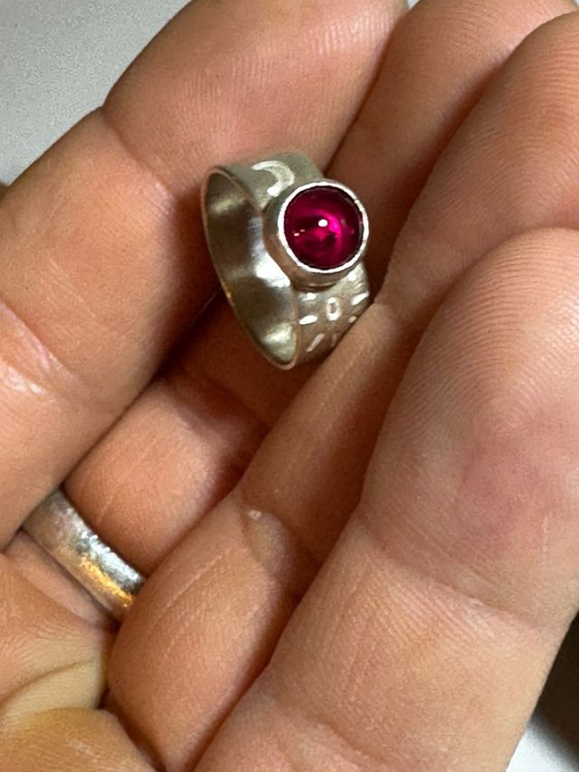 Anello in Argento Fatto a Mano con Pietra Rossa