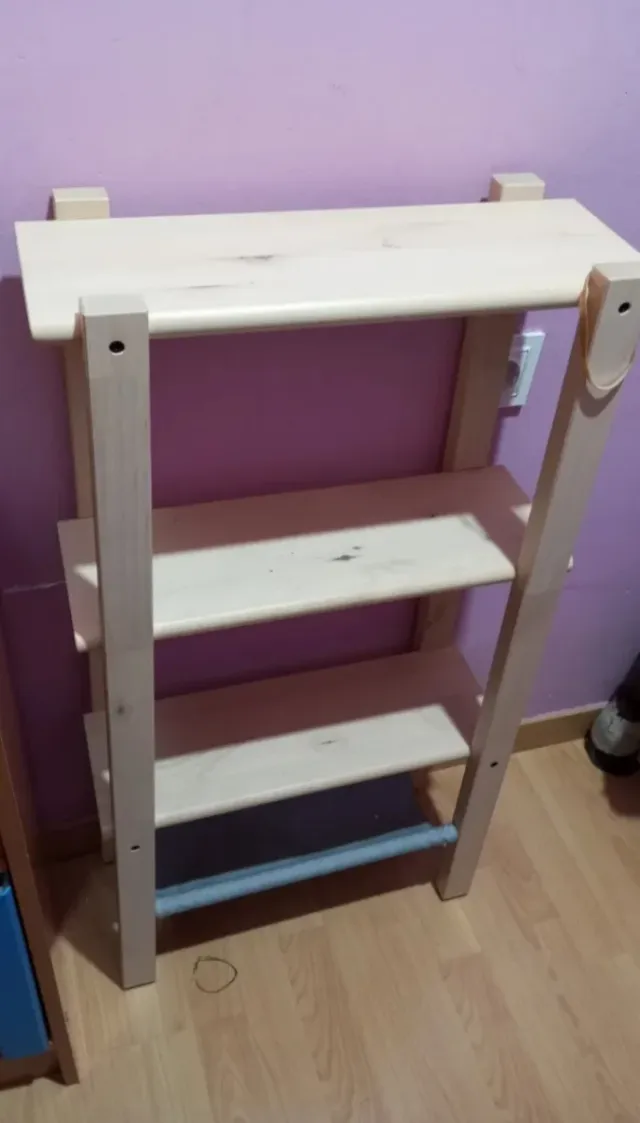 Estantería de madera