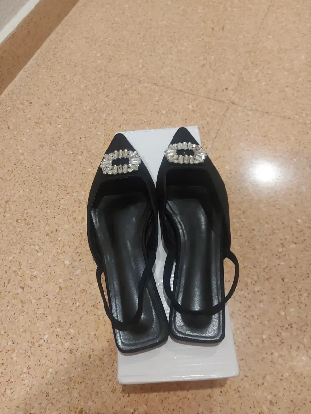 Zapatos salon raso con pedrería