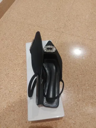 Zapatos salon raso con pedrería