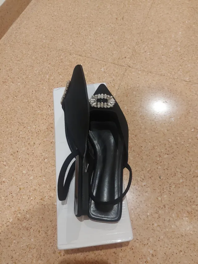 Zapatos salon raso con pedrería