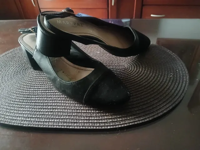 Zapatos MARY PAT tacón negro