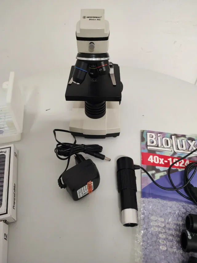 Microscopio Bresser Biolux NG