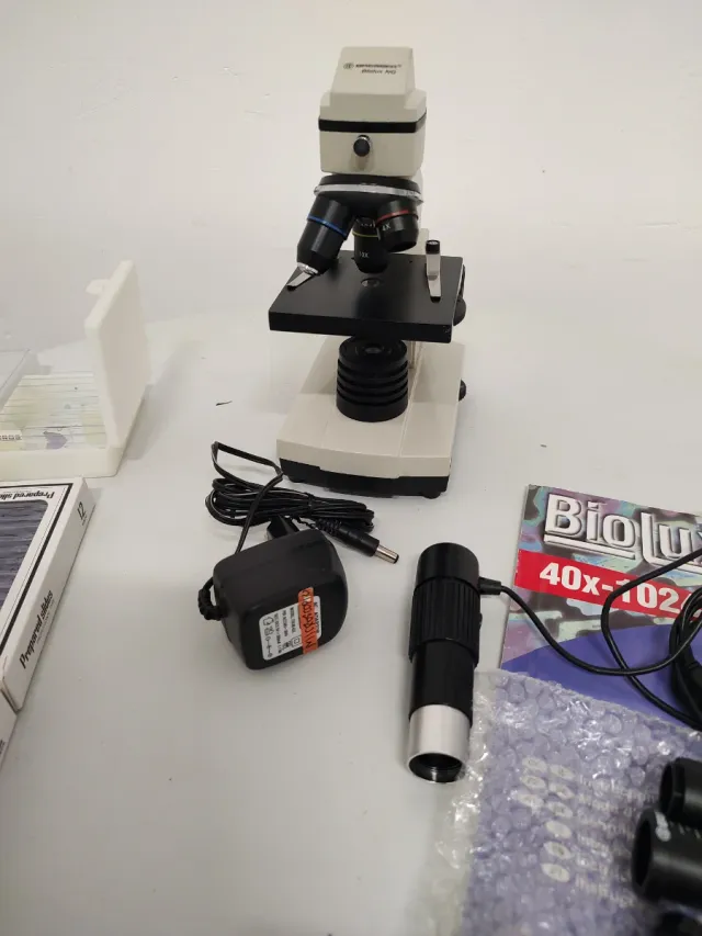 Microscopio Bresser Biolux NG