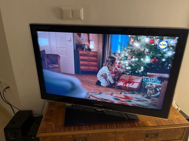 TV Samsung 37”LCD modelo LE37B553 y pincho amazon.