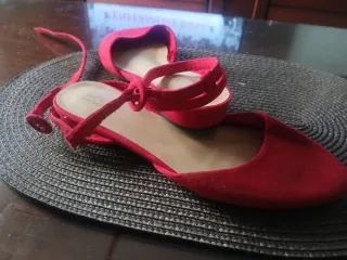 Bailarinas rojas con tiras