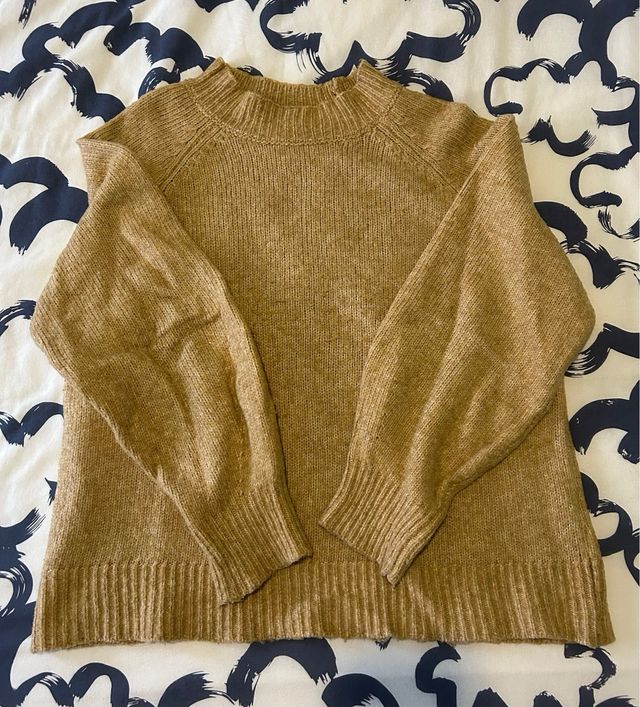 Jersey beige y gris de punto