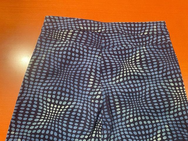 Pantalón elástico tipo vaquero estampado