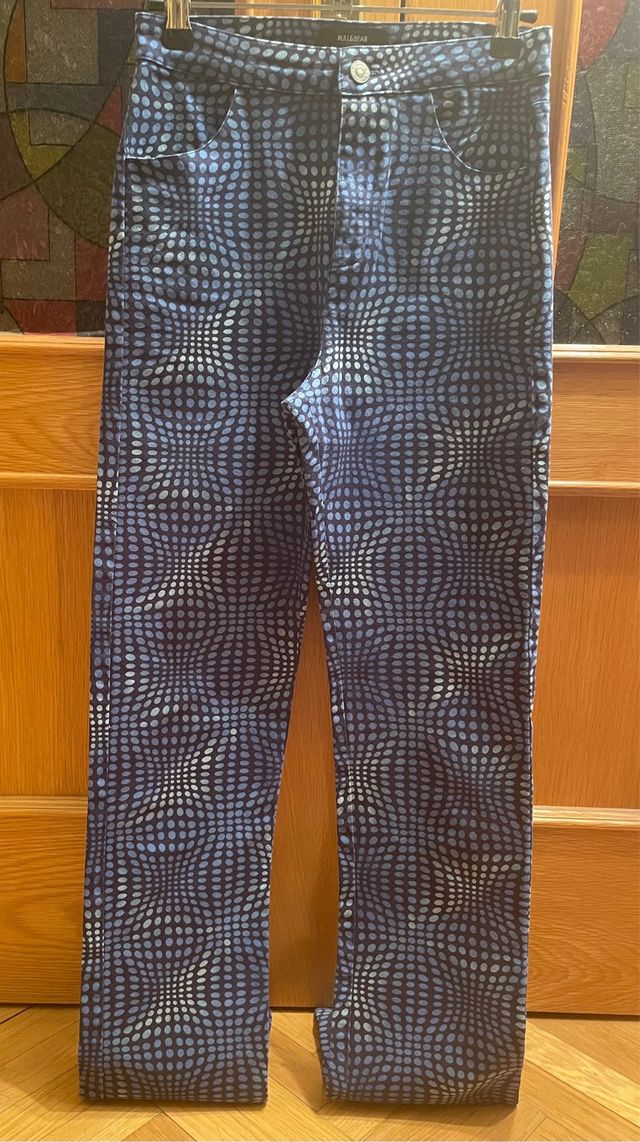 Pantalón elástico tipo vaquero estampado