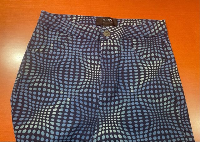 Pantalón elástico tipo vaquero estampado