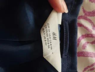 Traje de niño azul con corbata fucsia