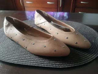 Bailarinas beige con tachuelas