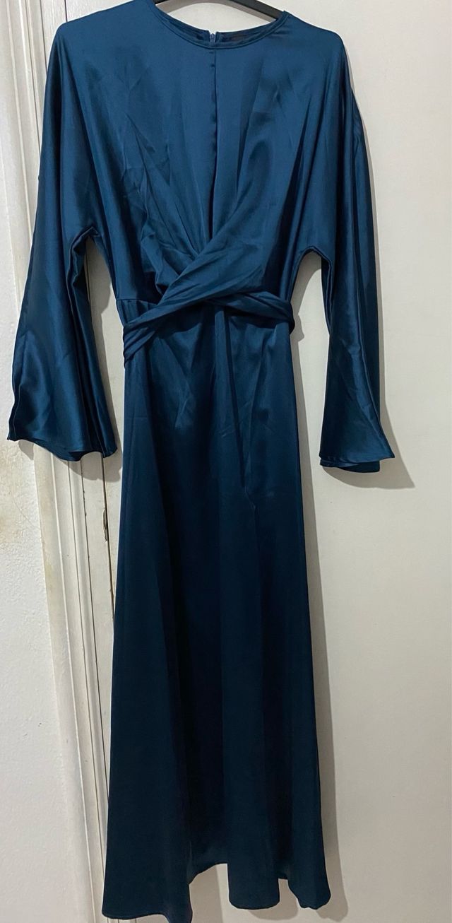 Vestido largo azul petróleo satinado