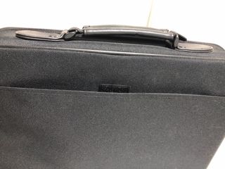 Maletín para ordenador portátil negro. Sin usar.