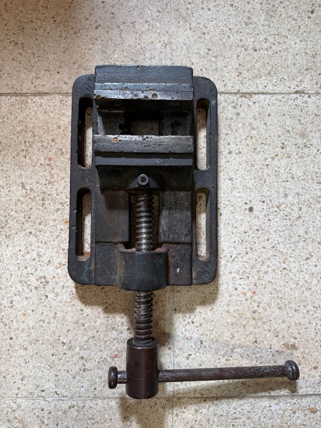 Prensa de hierro fundido antigua