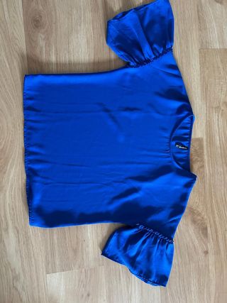 Blusa Stradivarius azul klein manga abullonada