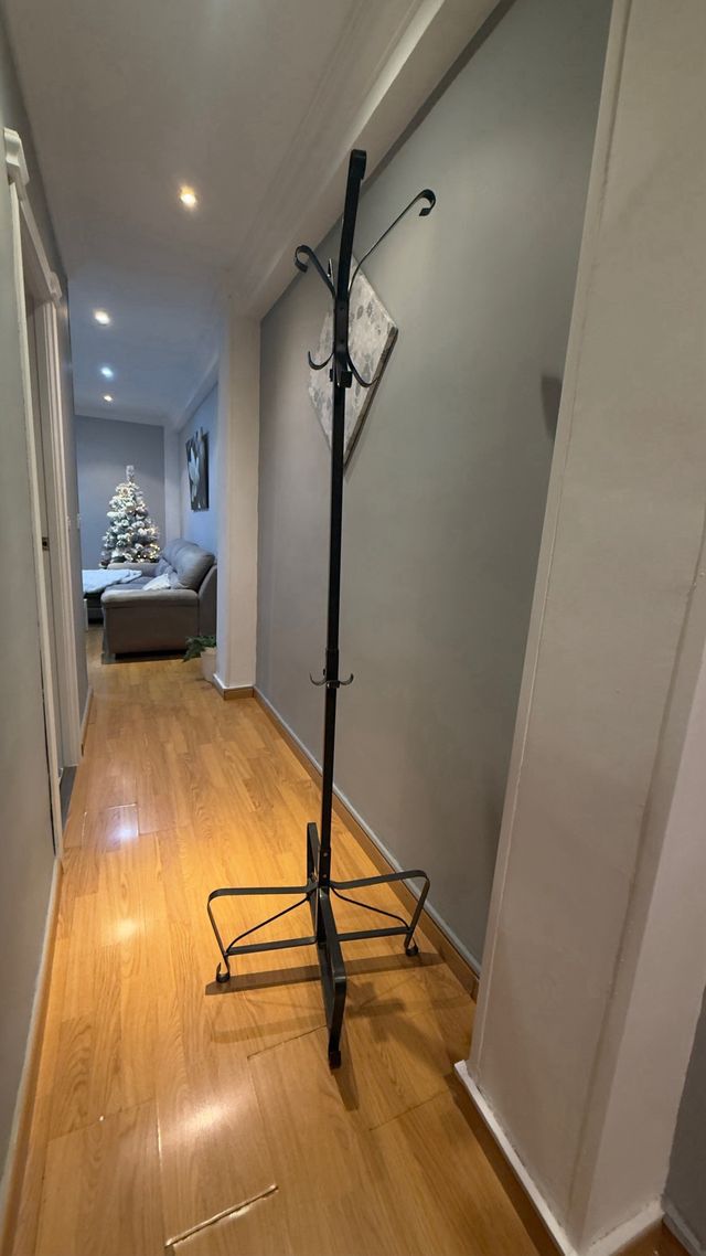 Perchero de hierro negro