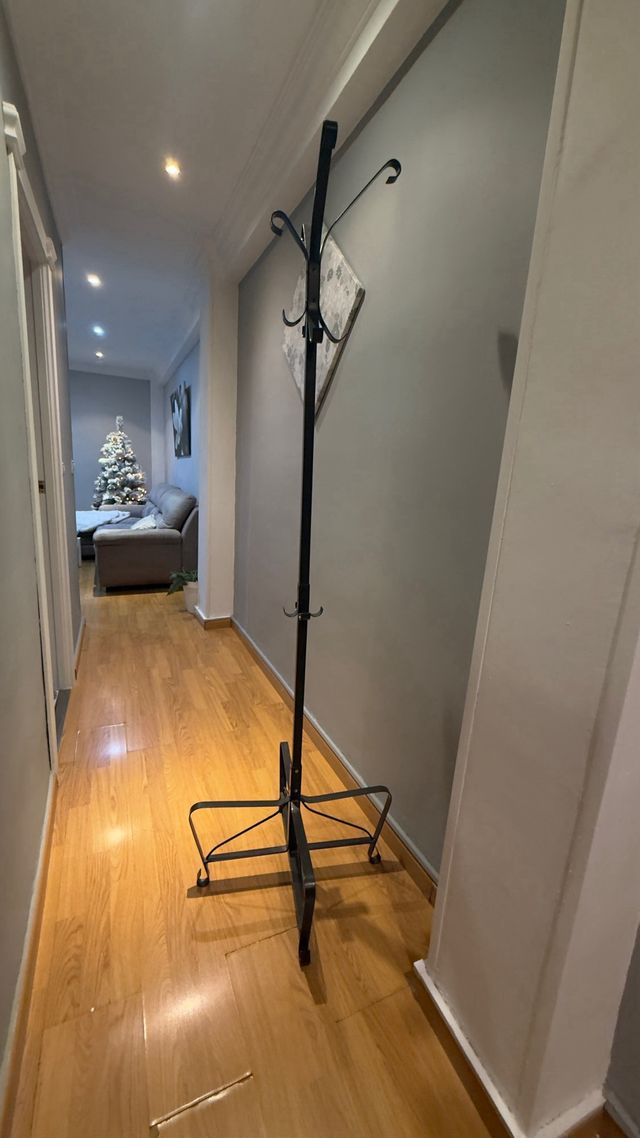 Perchero de hierro negro