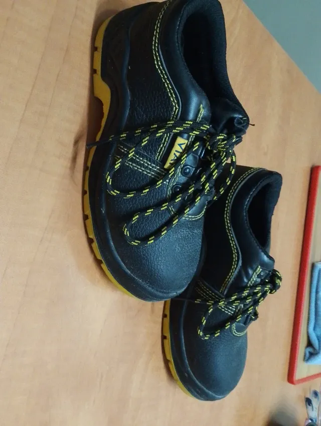 Zapatos de seguridad / trabajo VIAT negros