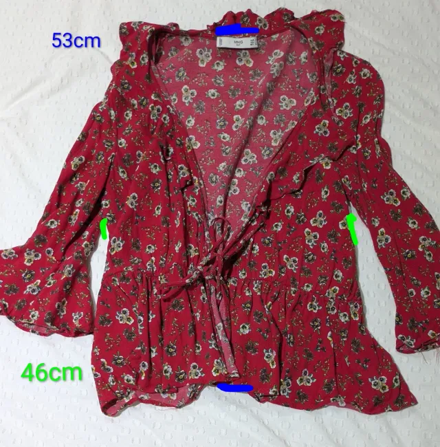 Blusa Mango flores cruzada volantes Talla S