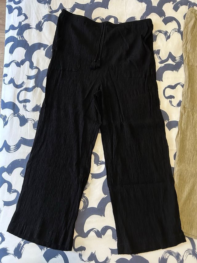 Pantalones finos negros y verde oliva