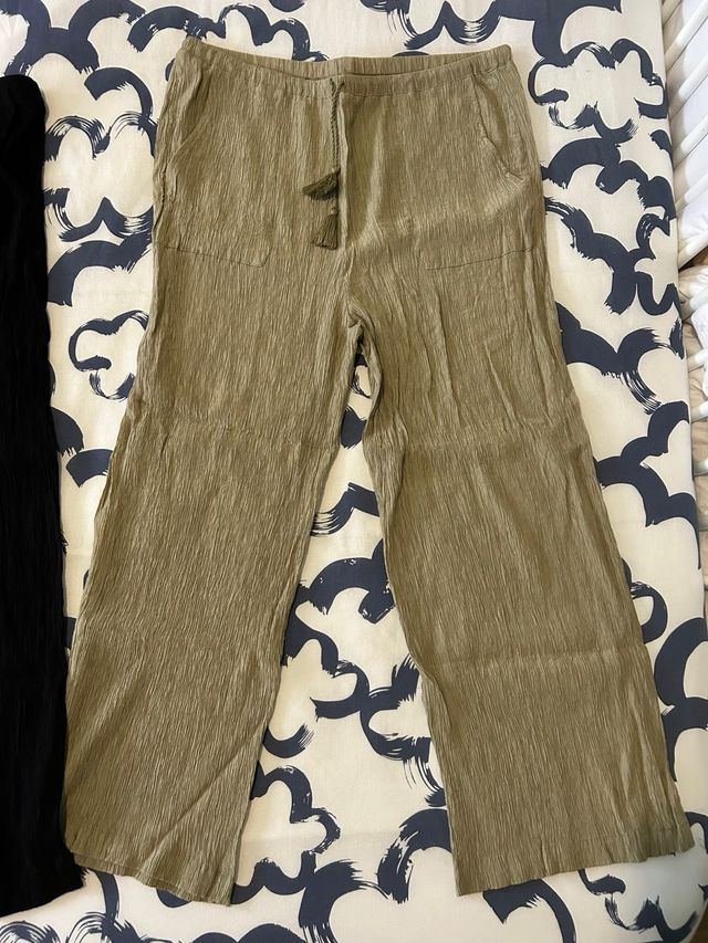 Pantalones finos negros y verde oliva