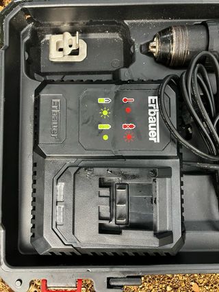 Taladro percutor Erbauer 18V (sin batería)