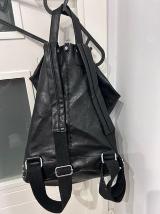 Mochila cuero de poliuretano negra