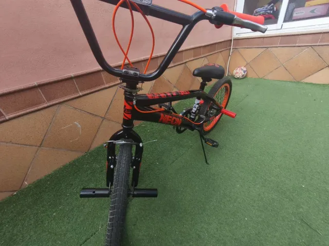 Bicicleta BMX 20 Negra y Naranja