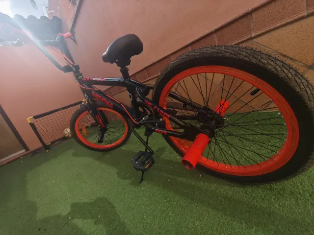 Bicicleta BMX 20 Negra y Naranja