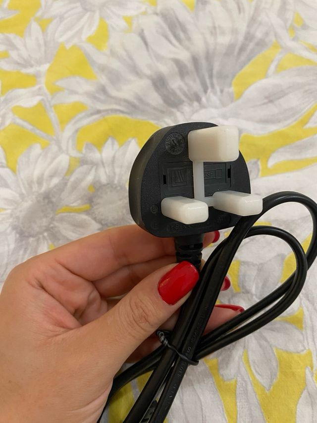 Cable de alimentación UK con conector C5