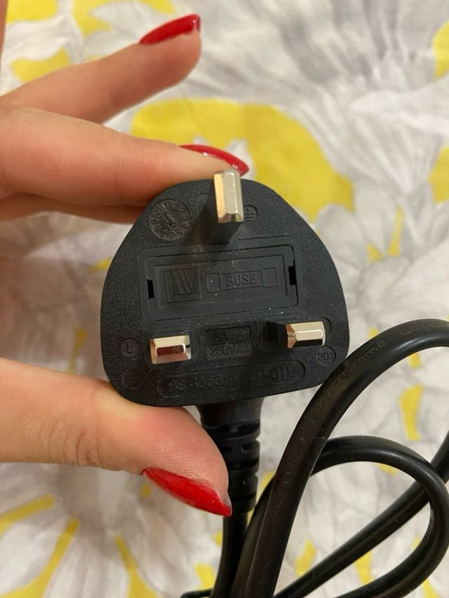 Cable de alimentación UK con conector C5