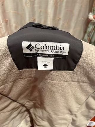 Chaqueta Columbia con capucha que se guarda