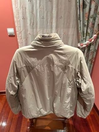 Chaqueta Columbia con capucha que se guarda